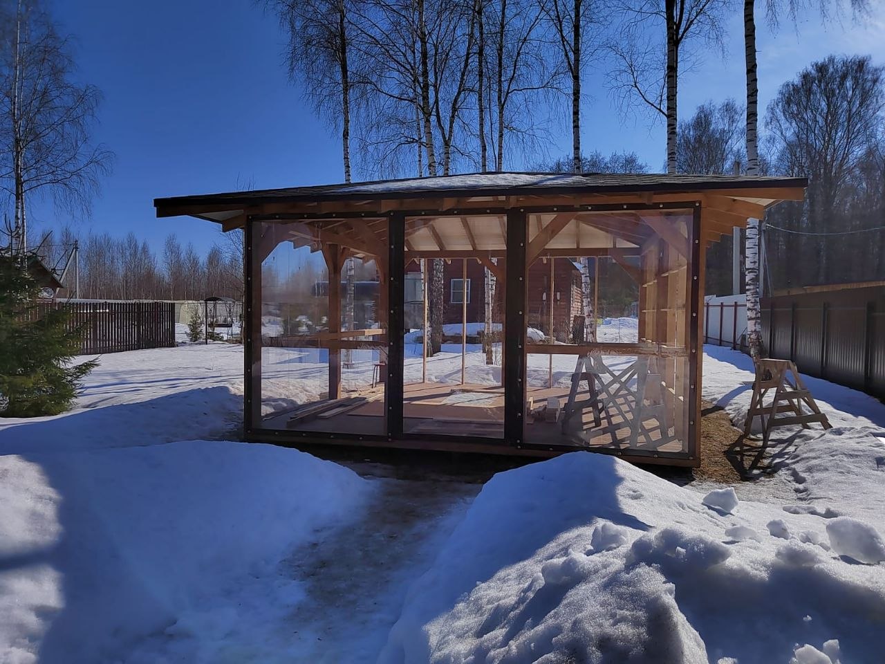 Зимняя беседка с мягкими окнами ПВХ в посёлке Климово